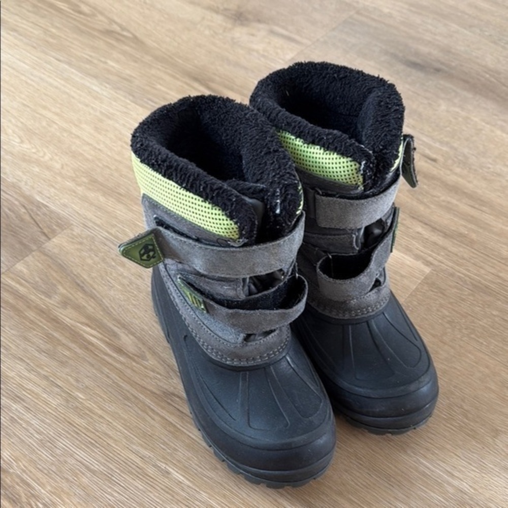 Snow boots